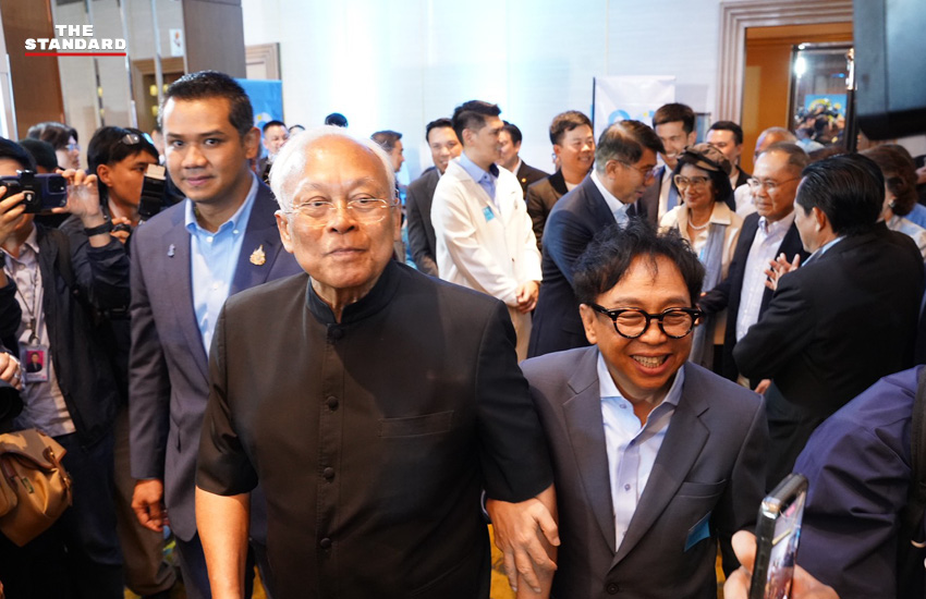 การประชุมครั้งนี้มีสมาชิกพรรคประชาธิปัตย์ทั้งอดีตและปัจจุบันเข้าร่วมด้วย “กาลครั้งหนึ่ง ณ บ้านฟ้า” ฉลองครบรอบ 80 ปี 2