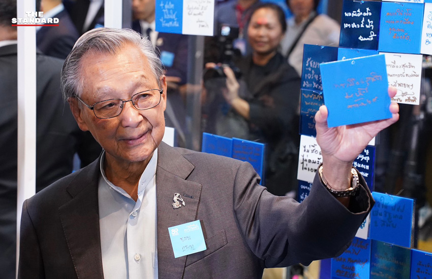 การประชุมครั้งนี้มีสมาชิกพรรคประชาธิปัตย์ทั้งอดีตและปัจจุบันเข้าร่วมด้วย “กาลครั้งหนึ่ง ณ บ้านฟ้า” ฉลองครบรอบ 80 ปี 3