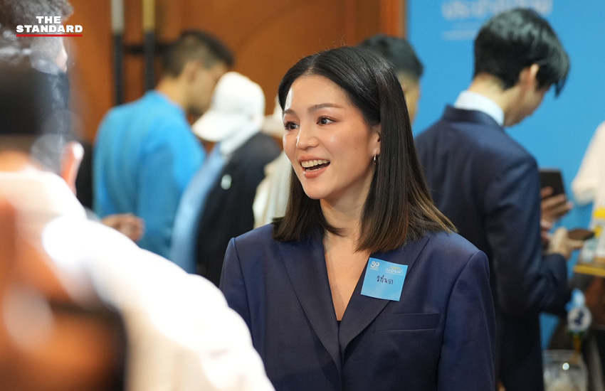 การประชุมครั้งนี้มีสมาชิกพรรคประชาธิปัตย์ทั้งอดีตและปัจจุบันเข้าร่วมด้วย “กาลครั้งหนึ่งในบ้านฟ้า” ฉลองครบรอบ 80 ปี