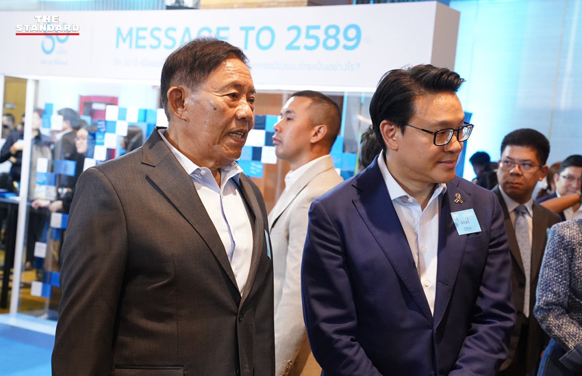 การประชุมครั้งนี้มีสมาชิกพรรคประชาธิปัตย์ทั้งอดีตและปัจจุบันเข้าร่วมด้วย “กาลครั้งหนึ่งในบ้านฟ้า” ฉลองครบรอบ 80 ปี 6