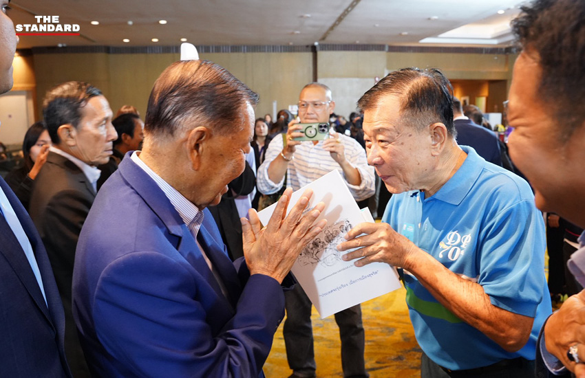 การประชุมครั้งนี้มีสมาชิกพรรคประชาธิปัตย์ทั้งอดีตและปัจจุบันเข้าร่วมด้วย “กาลครั้งหนึ่งในบ้านฟ้า” ฉลองครบรอบ 80 ปี